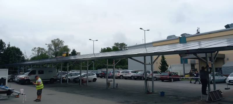 installation de carport solaire photovoltaïque obligatoire sur un parking de supermarché à Graveson près d'Avignon