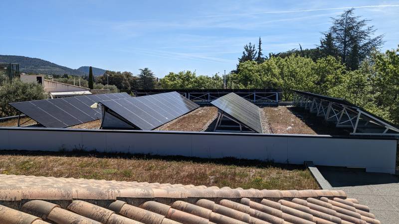 Installation de panneaux solaires photovoltaïques en autoconsommation chez un professionnel à Cabrières d'Aigues