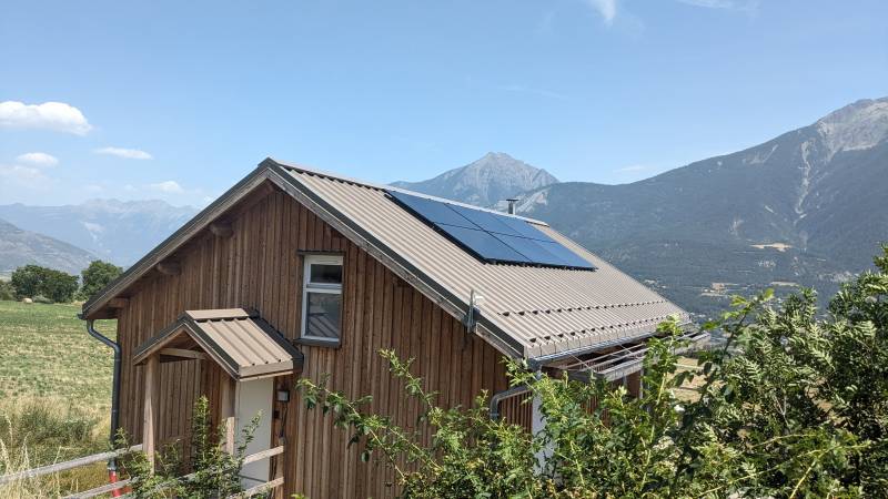 Installation de panneaux solaires avec une batterie de stockage à Manosque près de Forcalquier